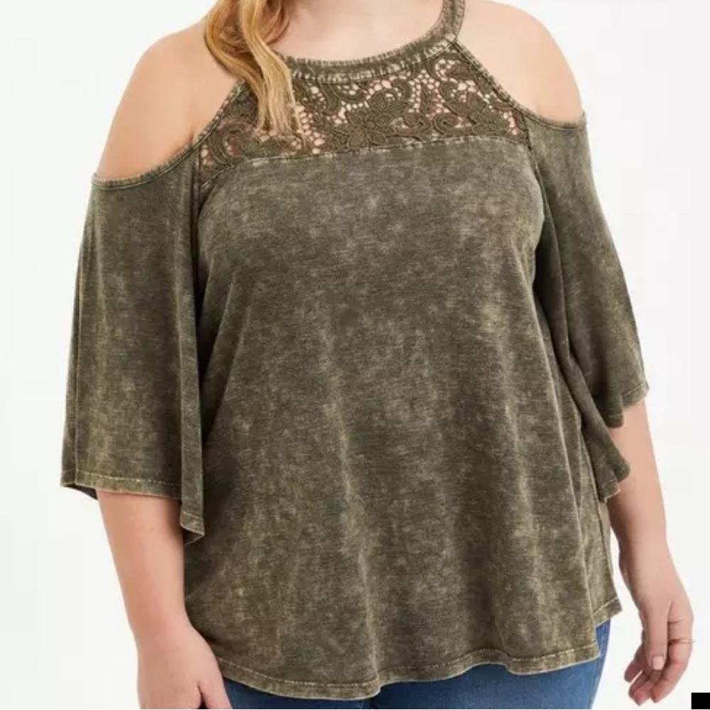 Women’s Torrid Size 1 Knit Jersey Crew Neck Lace Inset Cold Shoulder Top